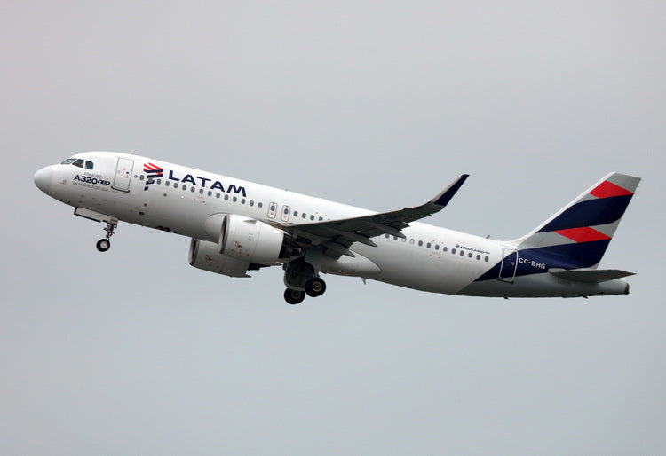 LATAM Airbus A320neo CC-BHG Phoenix 11906 Scale 1:400