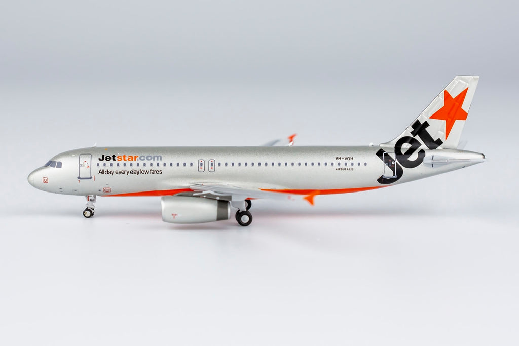 Jetstar Airbus A320 VH-VQH NG Model 15013 Scale 1:400