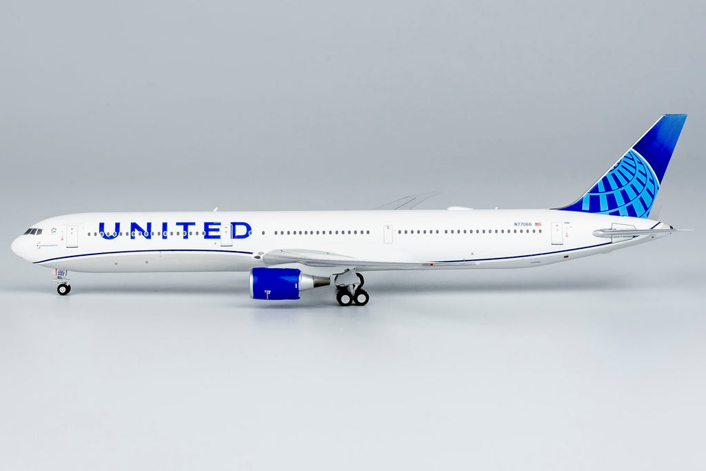 United Boeing 767-400ER N77066 NG Model 18001 Scale 1:400