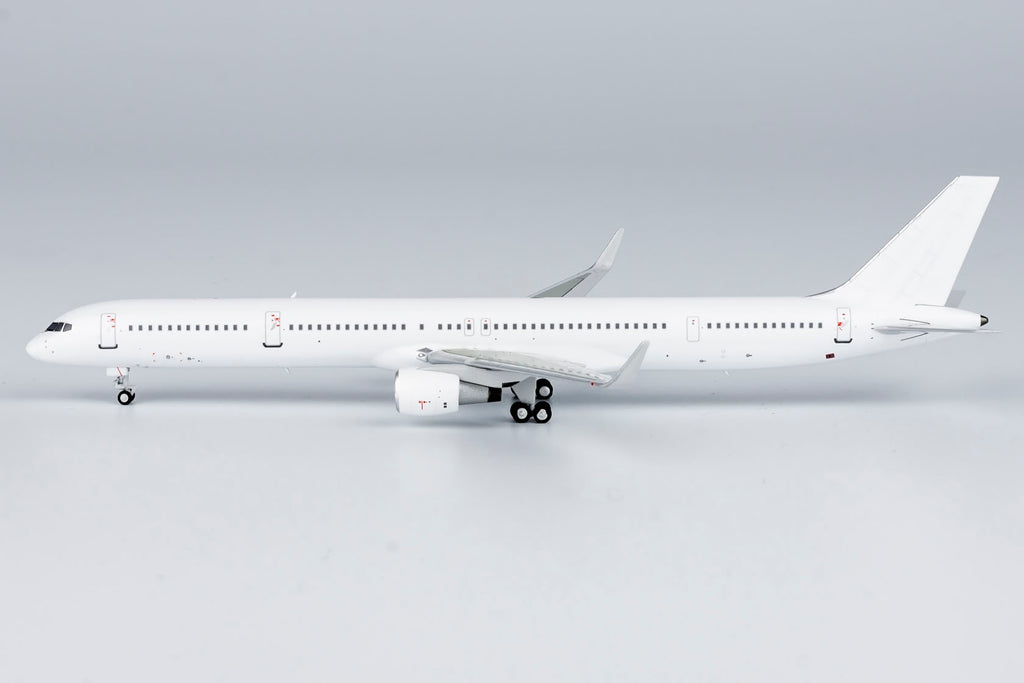Blank/White Boeing 757-300 NG Model 45000 Scale 1:400
