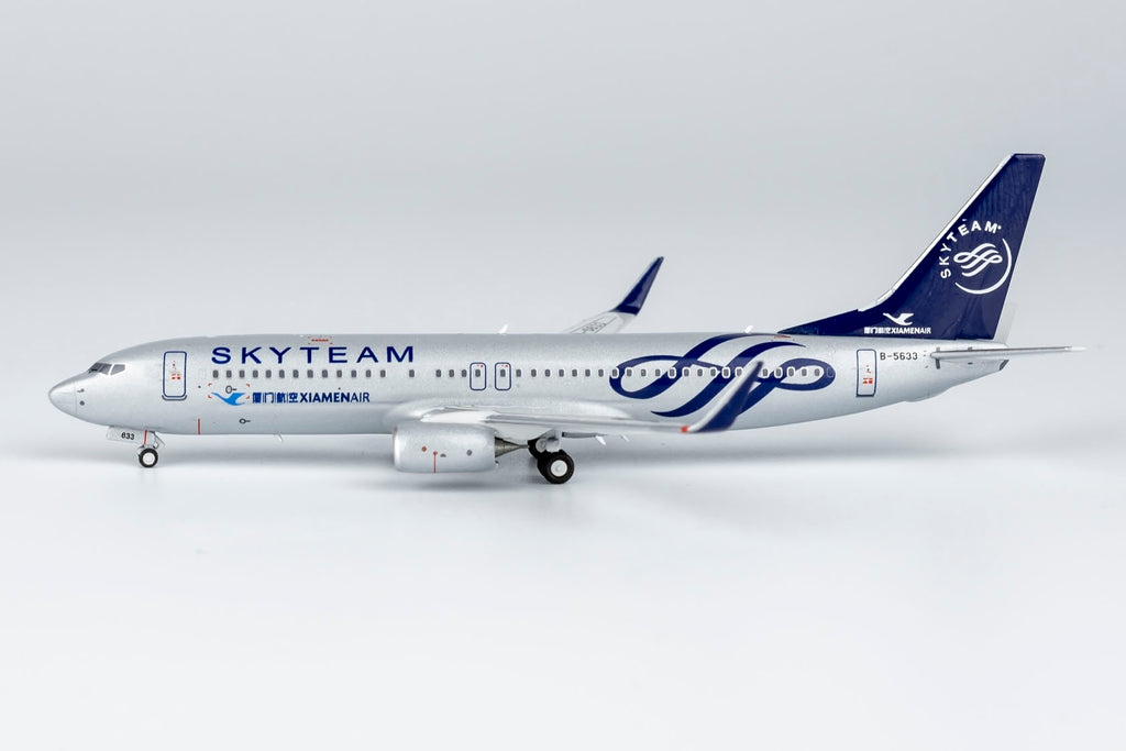 Xiamen Airlines Boeing 737-800 B-5633 Skyteam NG Model 58208 Scale 1:400