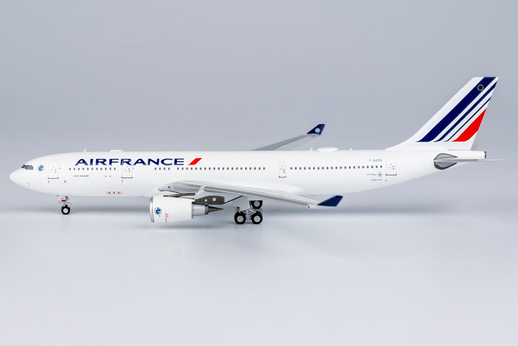 Air France Airbus A330-200 F-GZCG NG Model 61059 Scale 1:400