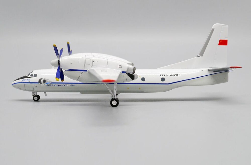 Aeroflot Antonov An-32 CCCP-46961 AviaBoss A2030 Scale 1:200