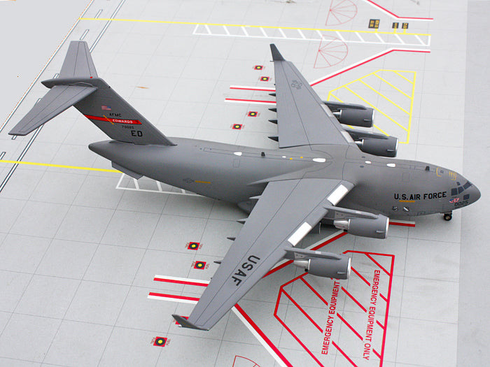 USAF Boeing C-17 07-0025 Edwards AFB GeminiJets G2AFO254 Scale 1:200