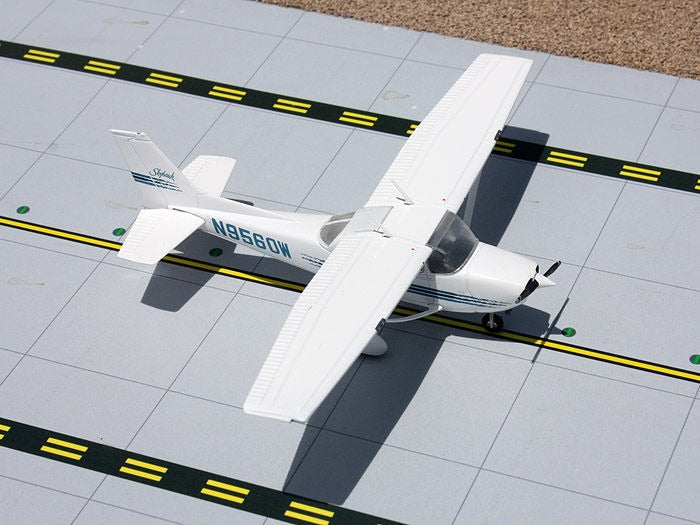 Cessna 172 N9560W GeminiJets GGCES001 Scale 1:72