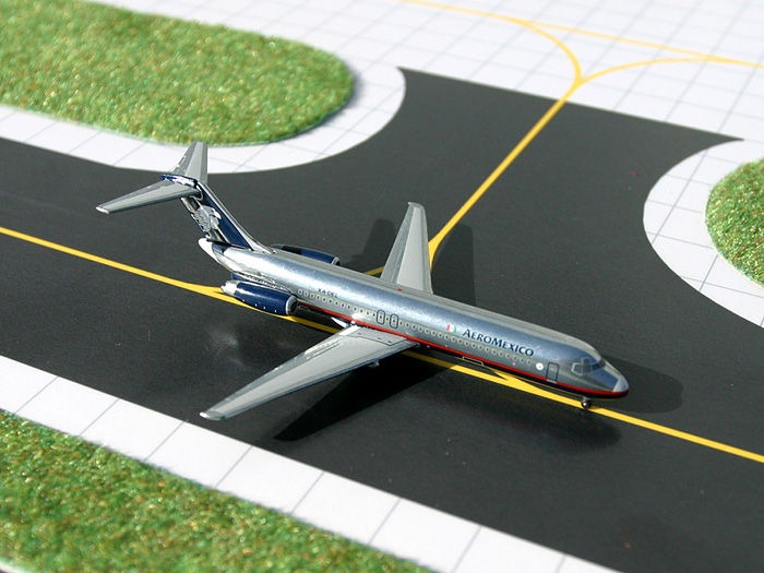 Aeromexico DC-9-30 XA-DEL GeminiJets GJAMX530 Scale 1:400
