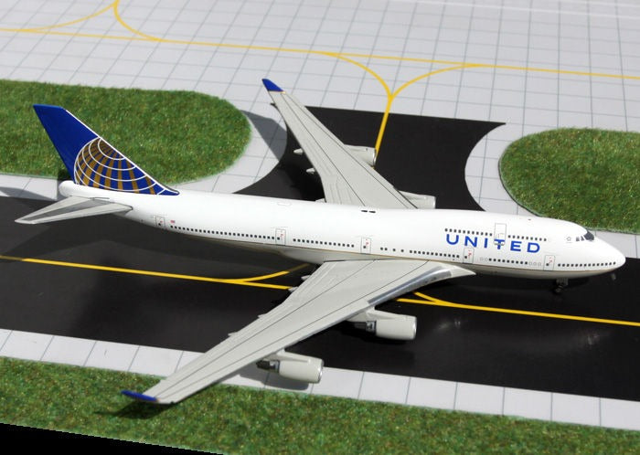 United Boeing 747-400 N128UA GeminiJets GJUAL1146 Scale 1:400