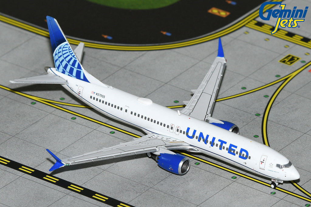 United Boeing 737 MAX 9 N37555 GeminiJets GJUAL2226 Scale 1:400