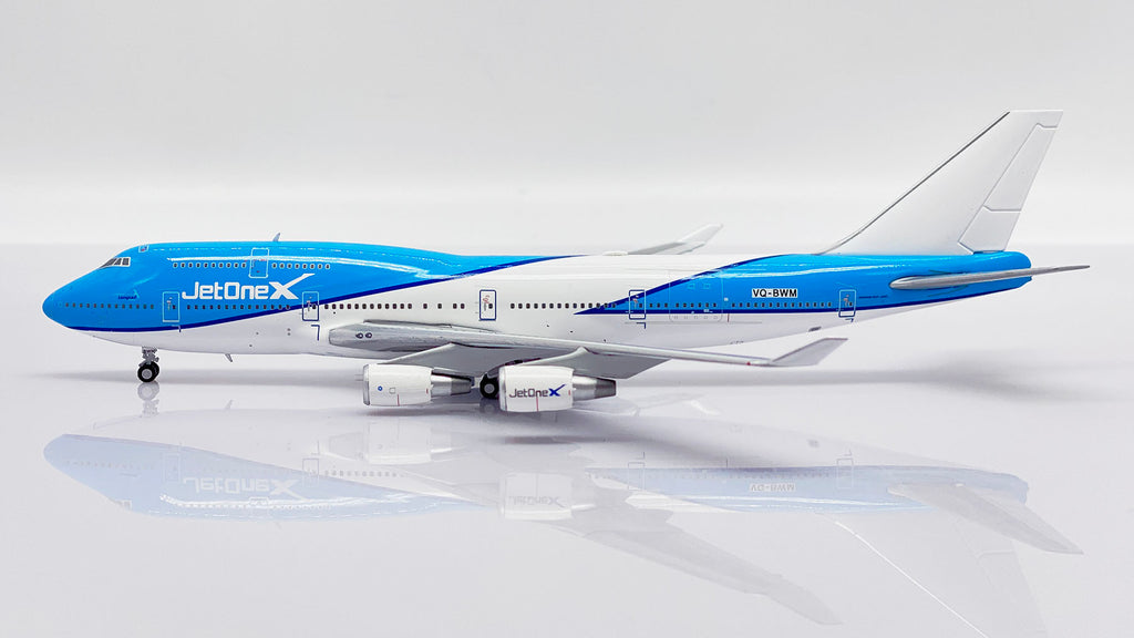 JetOneX Boeing 747-400 VQ-BWM JC Wings LH4LGT284 LH4284 Scale 1:400