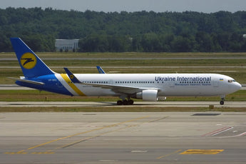 Ukraine International Boeing 767-300ER UR-GED Phoenix 11834 PH4AUI2448 Scale 1:400