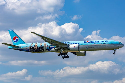 Korean Air Boeing 777-300ER HL7204 World EXPO / Blackpink Phoenix PH4KAL2445 Scale 1:400