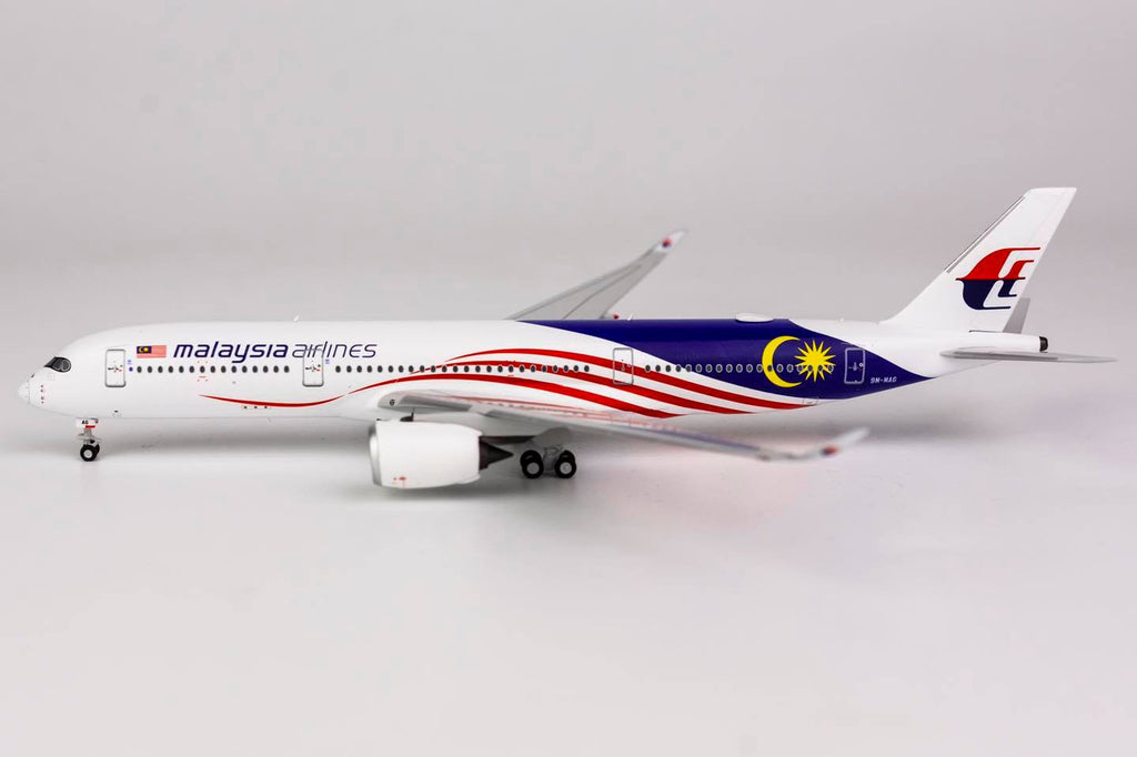Malaysia Airlines Airbus A350-900 9M-MAG Negaraku NG Model 39002 Scale 1:400