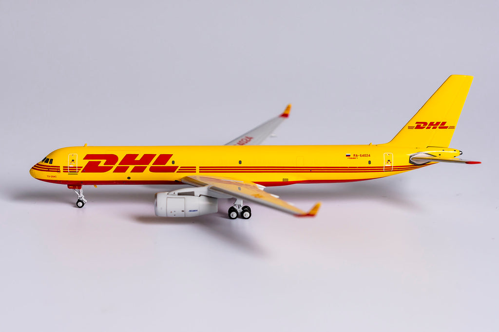 DHL Tupolev Tu-204-100C RA-64024 NG Model 40005 Scale 1:400