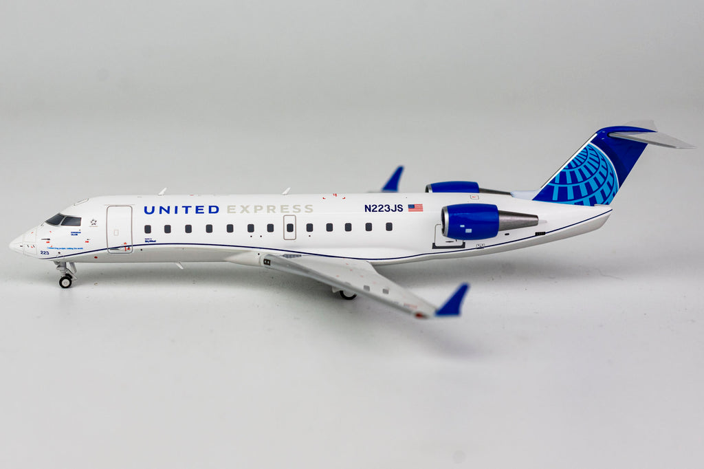 United Express Bombardier CRJ200ER N223JS NG Model 52038 Scale 1:200