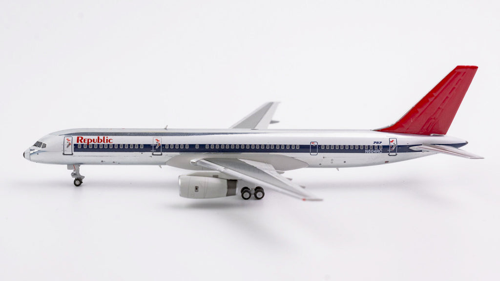 Republic Airlines Boeing 757-200 N604RC NG Model 53035 Scale 1:400