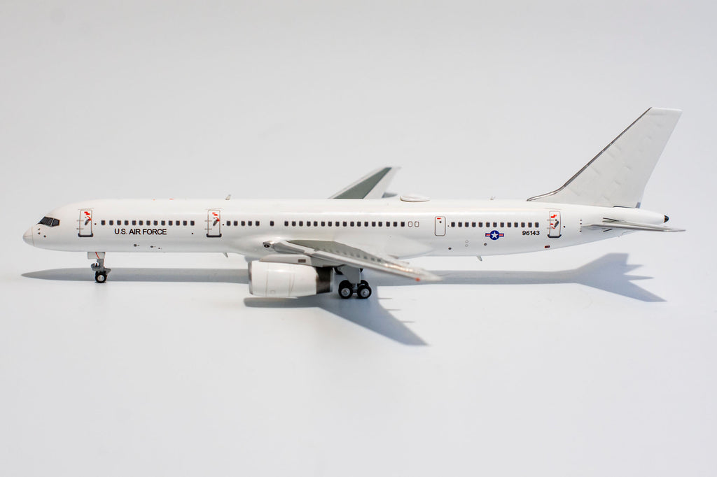 USAF Boeing 757-200 (C-32B) 99-6143 NG Model 53167 Scale 1:400