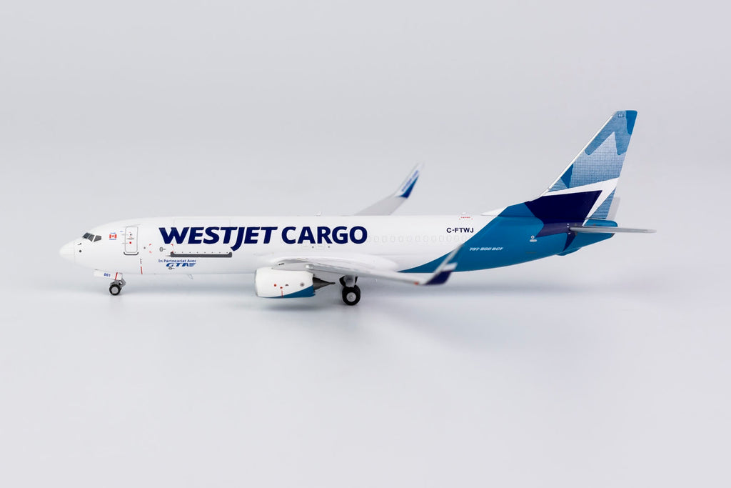 WestJet Cargo Boeing 737-800BCF C-FTWJ NG Model 58135 Scale 1:400