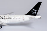 United Boeing 777-200ER N77022 Star Alliance NG Model 72001 Scale 1:400