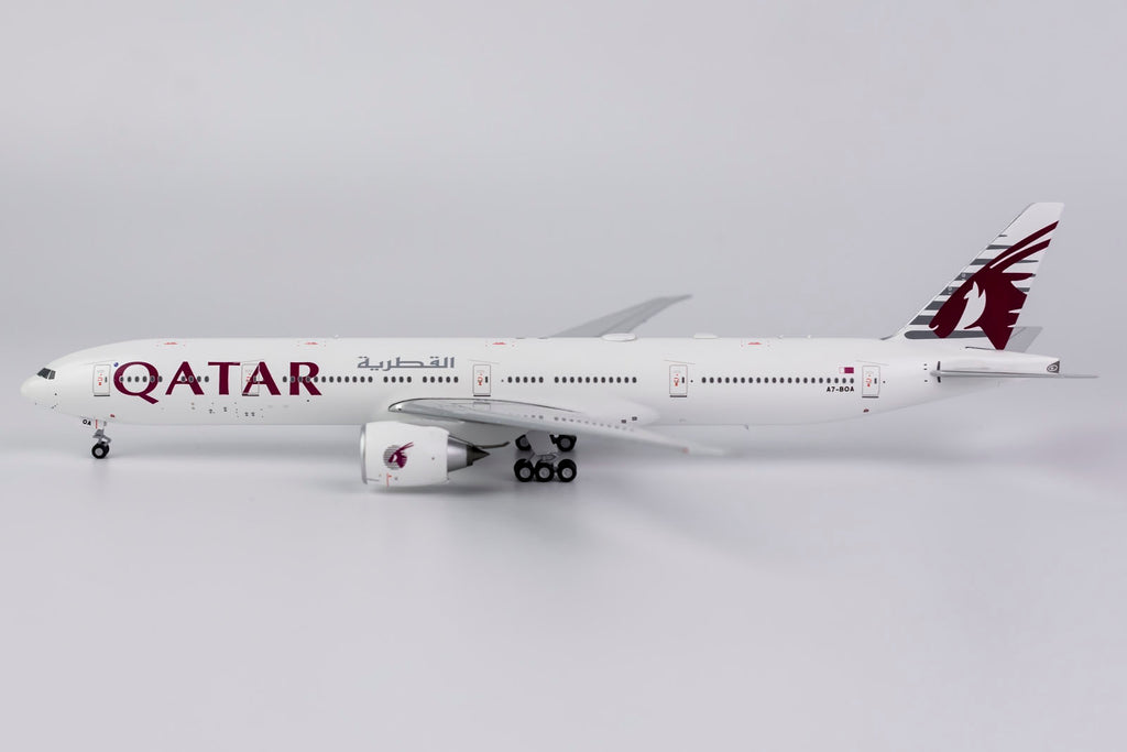 Qatar Airways Boeing 777-300ER A7-BOA NG Model 73011 Scale 1:400
