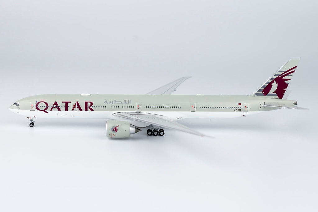 Qatar Airways Boeing 777-300ER A7-BED NG Model 73012 Scale 1:400