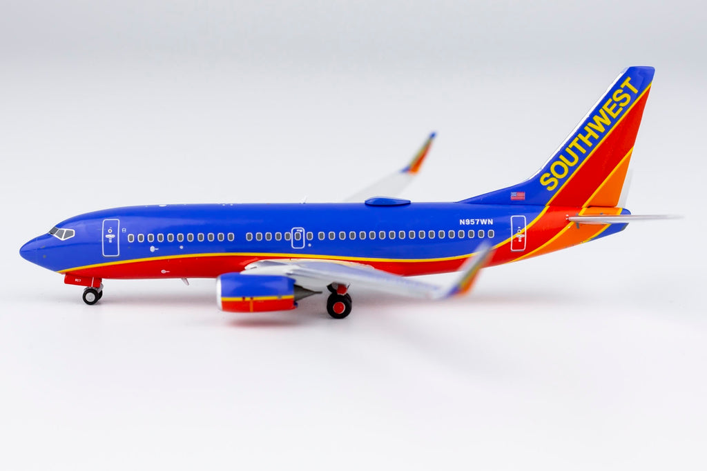Southwest Boeing 737-700 N957WN NG Model 77023 Scale 1:400