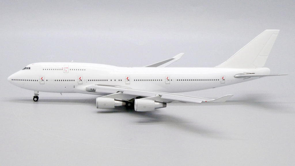 Blank/White Boeing 747-400 Flaps Down GE Engines JC Wings JC4WHT2007A BK2007A Scale 1:400