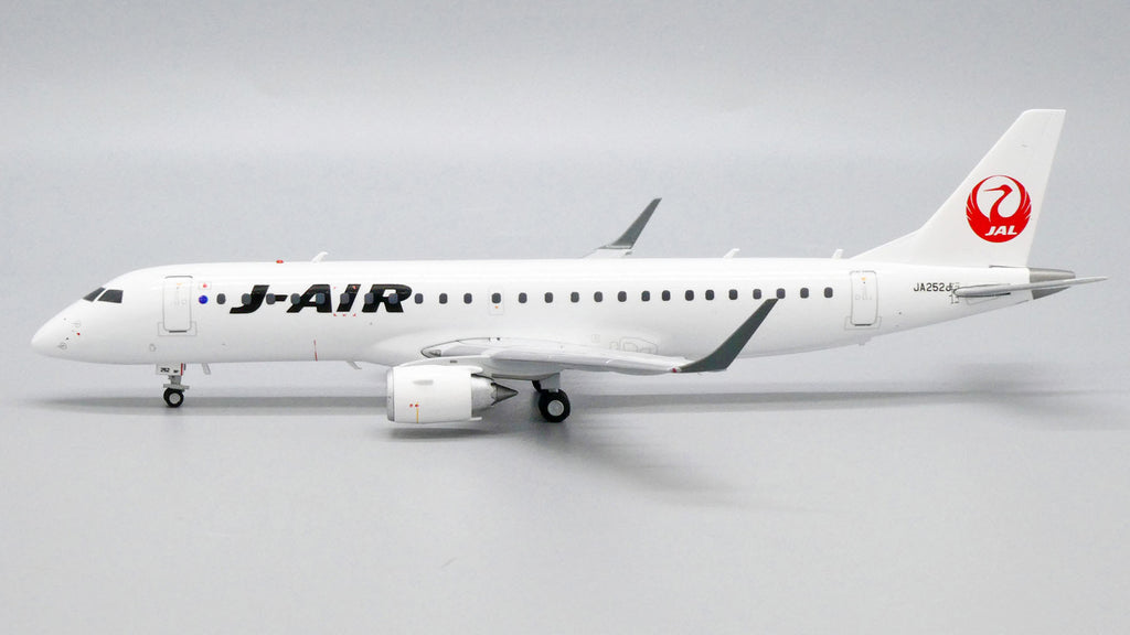 J-Air Embraer E-190 JA252J JC Wings EW2190003 Scale 1:200