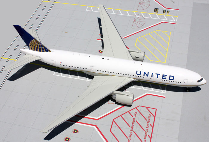 United Boeing 777-200ER N77012 GeminiJets G2UAL239 Scale 1:200
