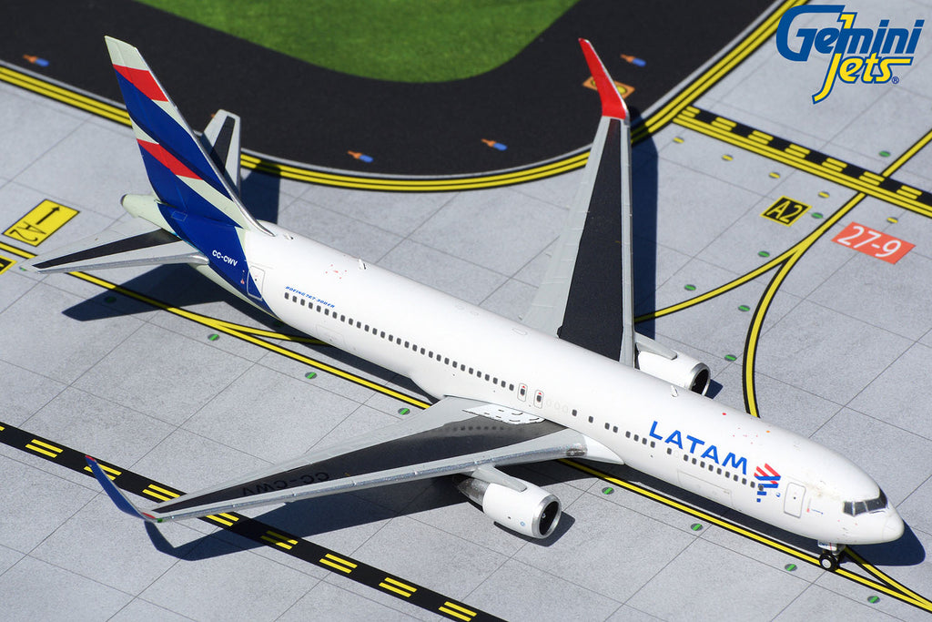 LATAM Boeing 767-300ER CC-CWV GeminiJets GJLAN1849 Scale 1:400
