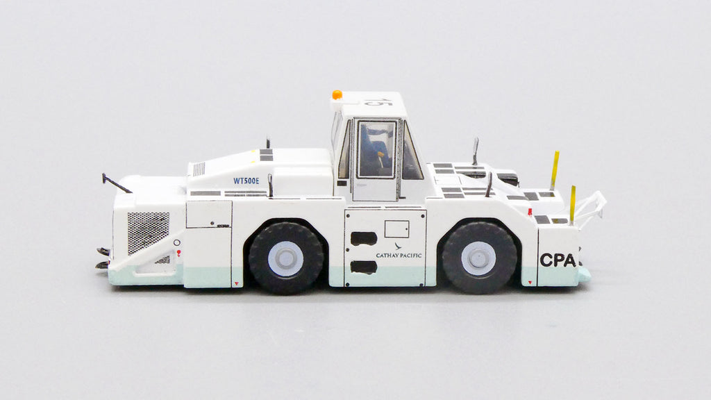 JAL Komatsu WT500E Toeing Tractor アーク塗装 - 航空機