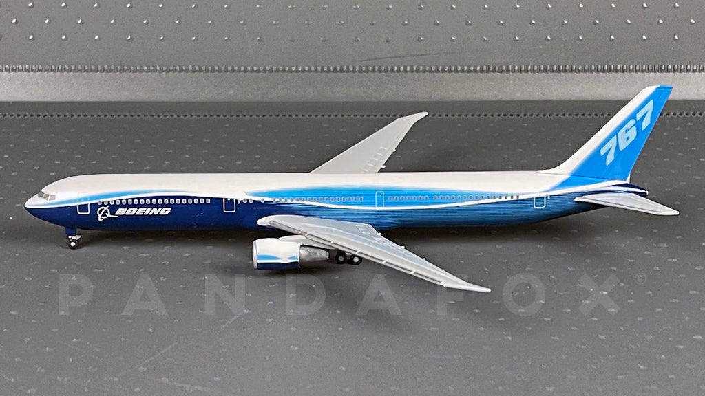 House Color Boeing 767-400ER Hogan Wings HG8157 Scale 1:400