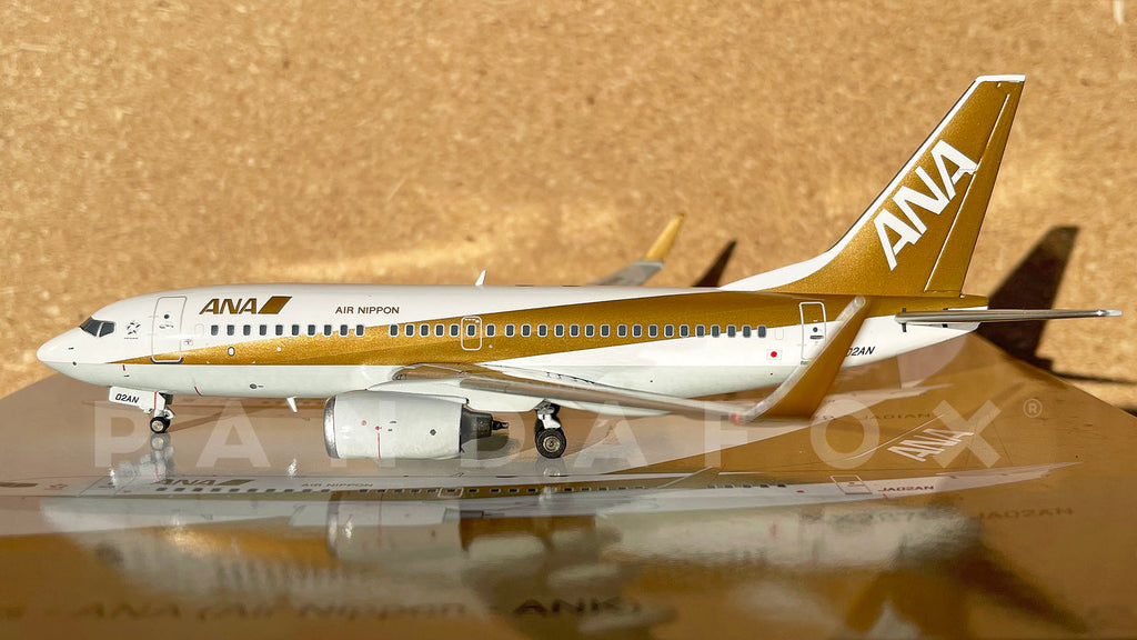 ANA Boeing 737-700 JA02AN Gold JC Wings JC2ANA879 XX2879 Scale 1:200