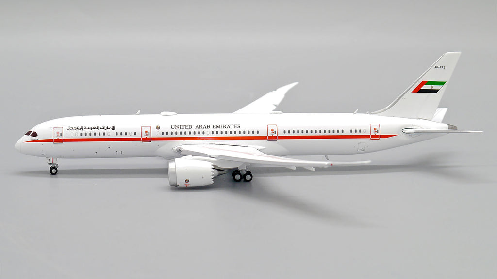 Presidential Flight UAE Boeing 787-9 Flaps Down A6-PFE JC Wings LH4AUH244A LH4244A Scale 1:400