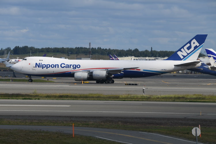 Nippon Cargo Airlines Boeing 747-8F JA17KZ Phoenix PH4NCA2326 04477 Scale 1:400