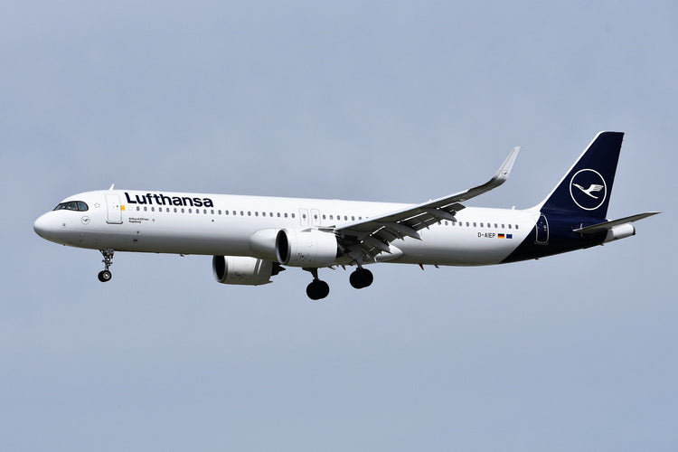 Lufthansa Airbus A321neo D-AIEP Phoenix 04541 Scale 1:400