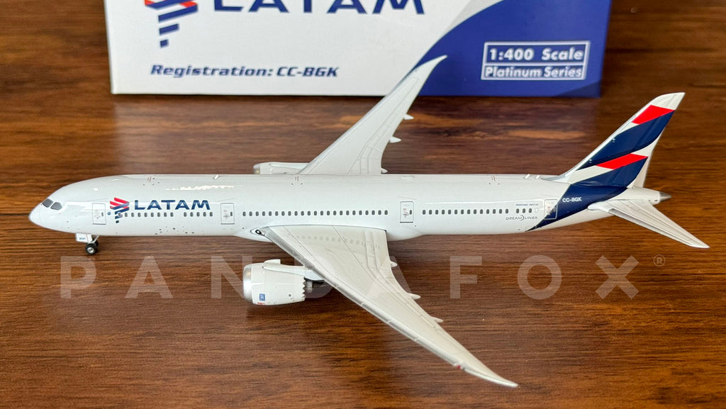 LATAM Boeing 787-9 CC-BGK Phoenix 11273 Scale 1:400