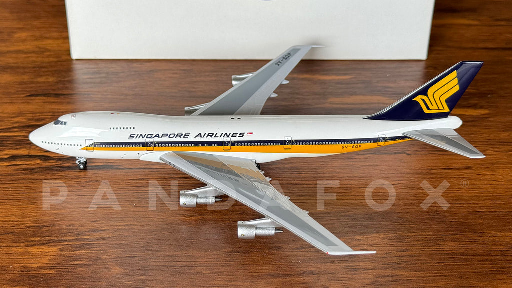 Singapore Airlines Boeing 747-200 9V-SQP Aeroclassics Scale 1:400