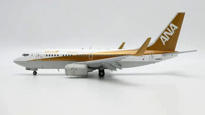 1/200 JCwings ANA ゴールド B737-700 ANA Boeing 737-700 Flaps Down JA01AN Gold JC Wings
