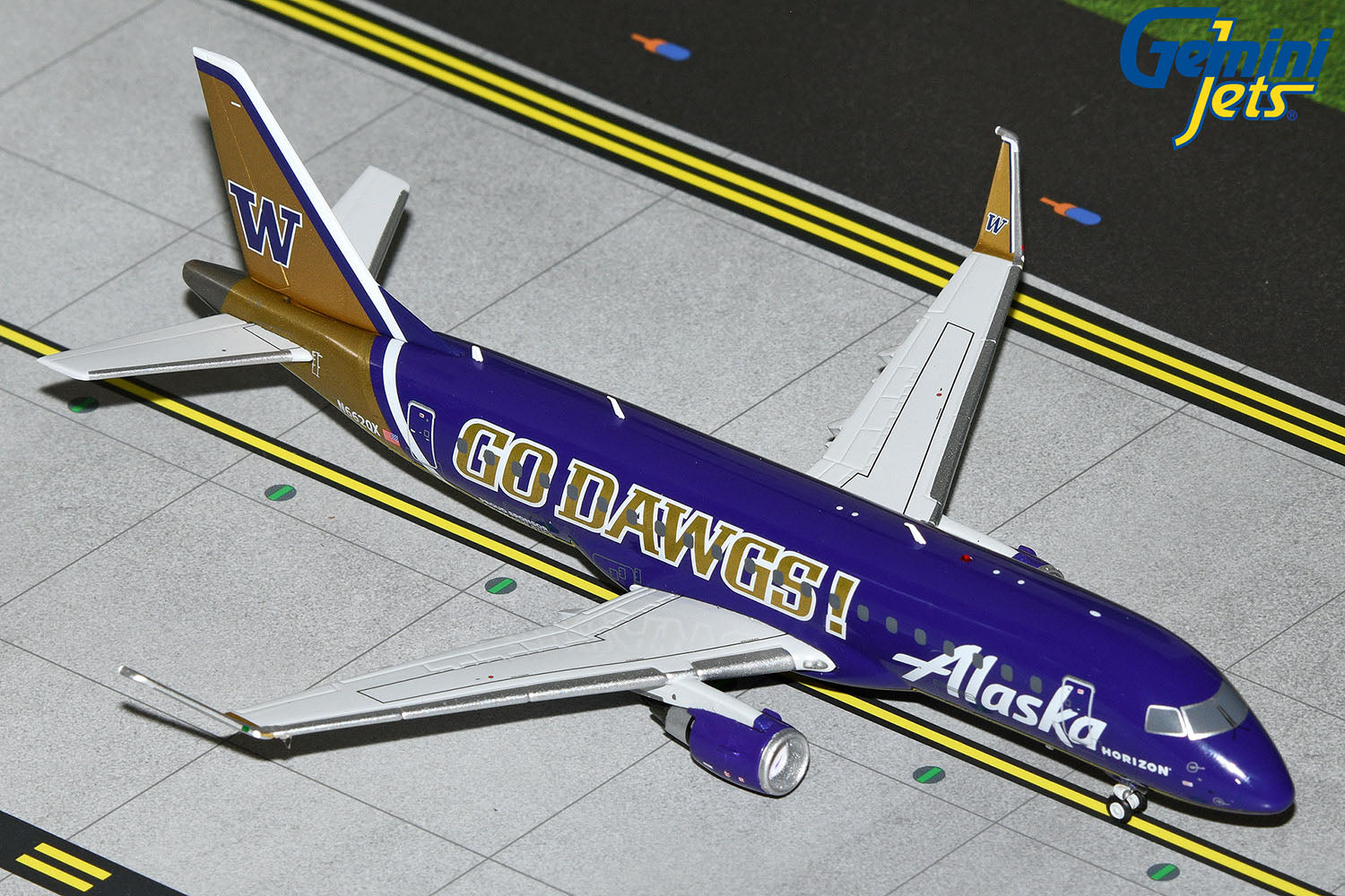 アラスカ　クーガーズ　ERJ-175　1/400 Embraer ERJ-175 Commercial Aircraft 