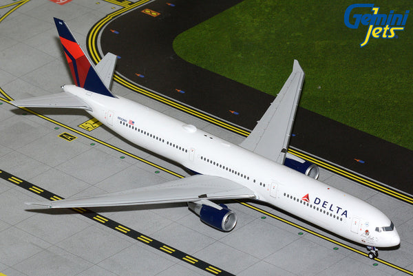 Delta Boeing 767-400ER N842MH Vince Dooley GeminiJets G2DAL1444