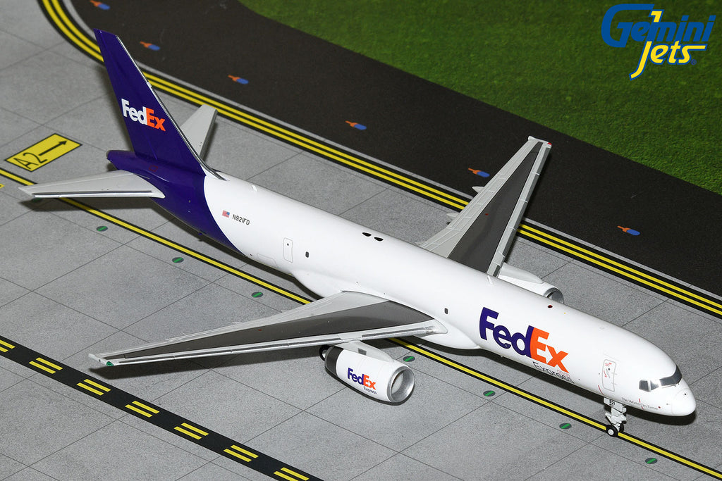 FedEx Boeing 757-200F N921FD GeminiJets G2FDX981 Scale 1:200