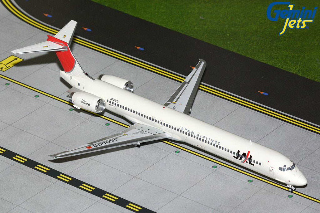 Japan Airlines MD-90 JA002D GeminiJets G2JAL1330 Scale 1:200
