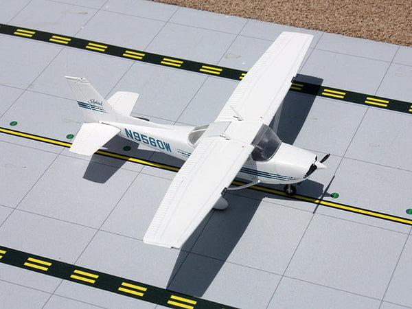 Cessna 172 N9560W GeminiJets GGCES001 Scale 1:72