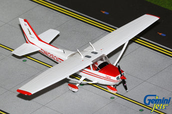 Cessna 172 N12631 GeminiJets GGCES021 Scale 1:72