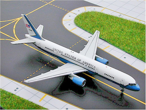 USAF Boeing 757-200 (C-32A) 98-0001 Air Force Two GeminiJets GJAFO254 Scale 1:400