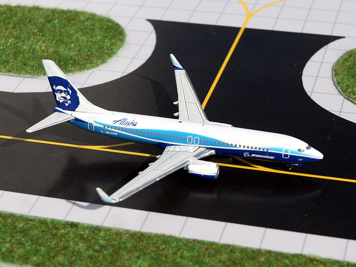 Alaska Airlines Boeing 737-800 N512AS Boeing House GeminiJets GJASA893 Scale 1:400