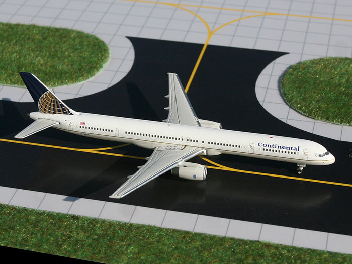 Continental Boeing 757-300 N75861 GeminiJets GJCOA896 Scale 1:400