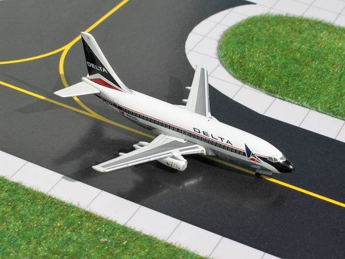 Delta Boeing 737-200 N331DL GeminiJets GJDAL170 Scale 1:400