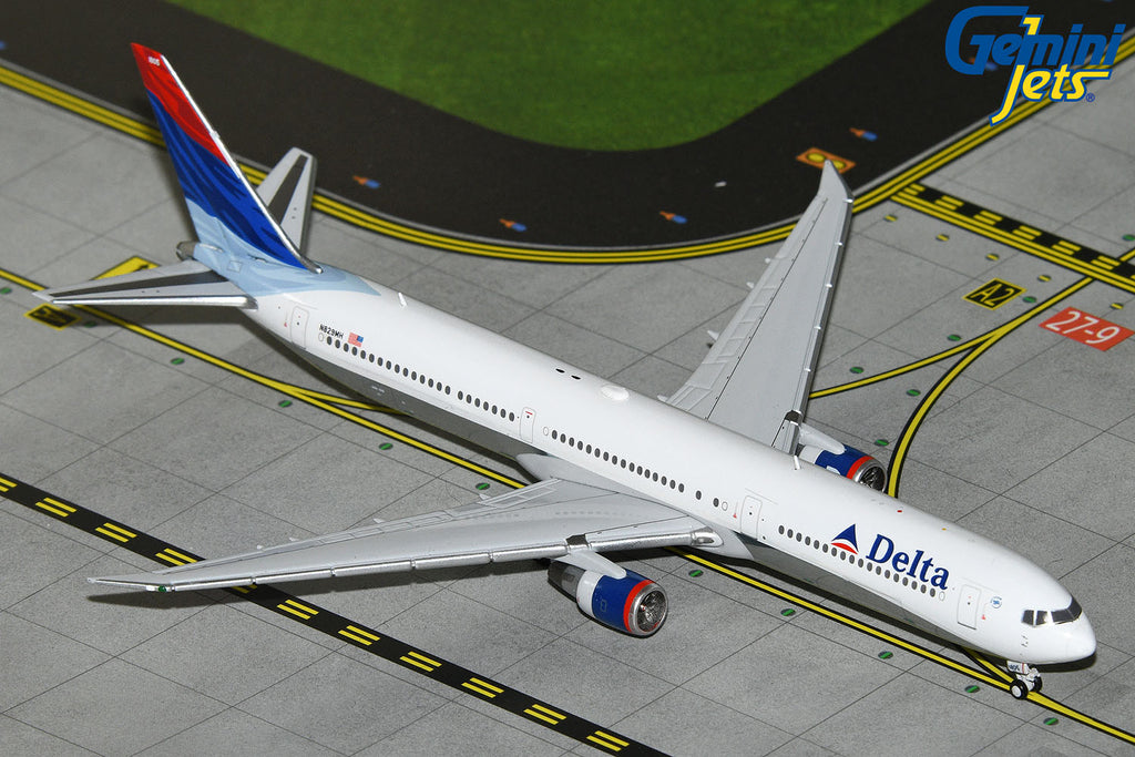 Delta Boeing 767-400ER N829MH GeminiJets GJDAL2158 Scale 1:400