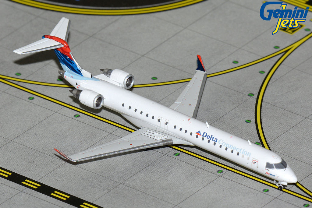 Delta Connection Bombardier CRJ900ER N806SK GeminiJets GJDAL2253 Scale 1:400